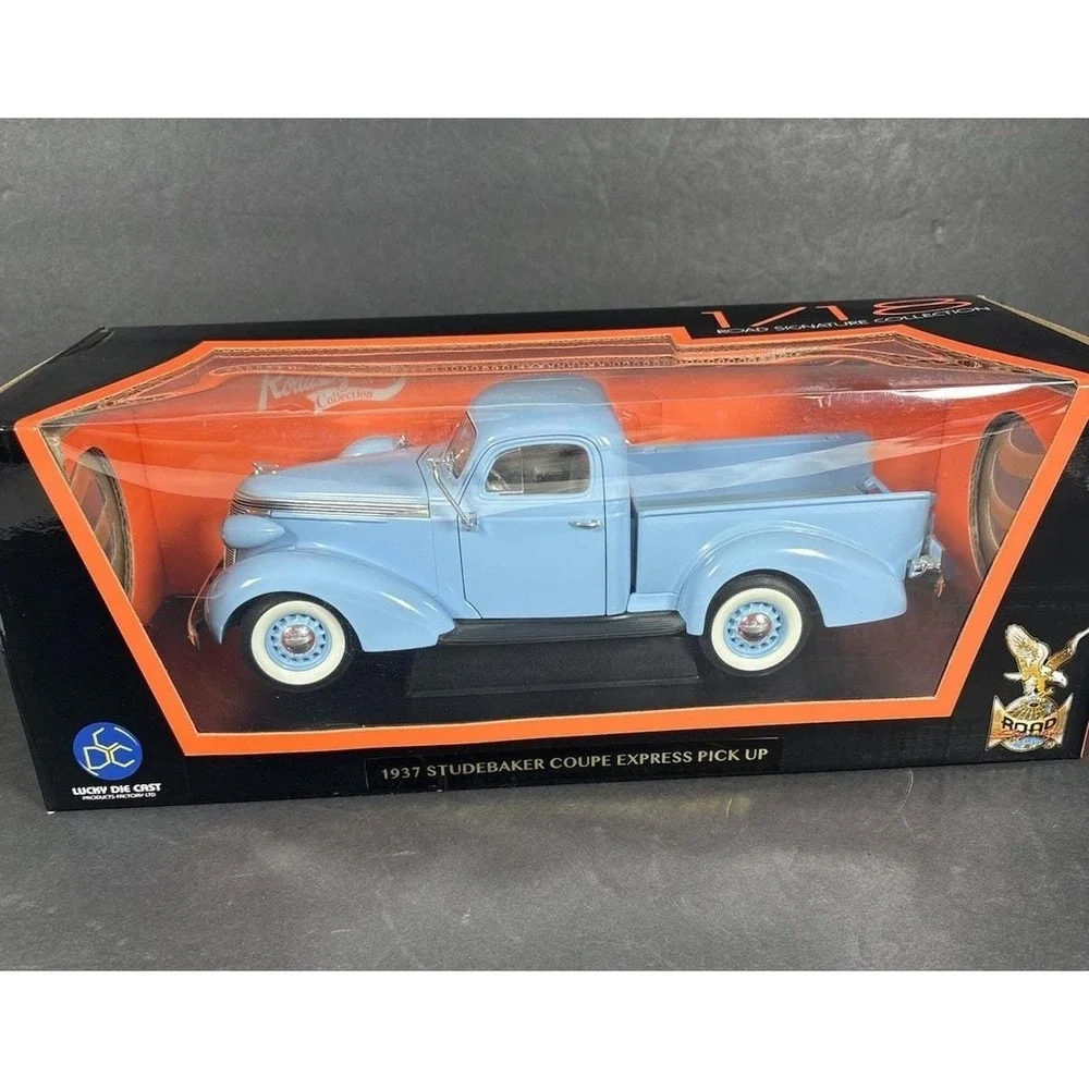 Road Signature 1937 Studebaker Coupe Express Pickup Truck 1:18 Diecast